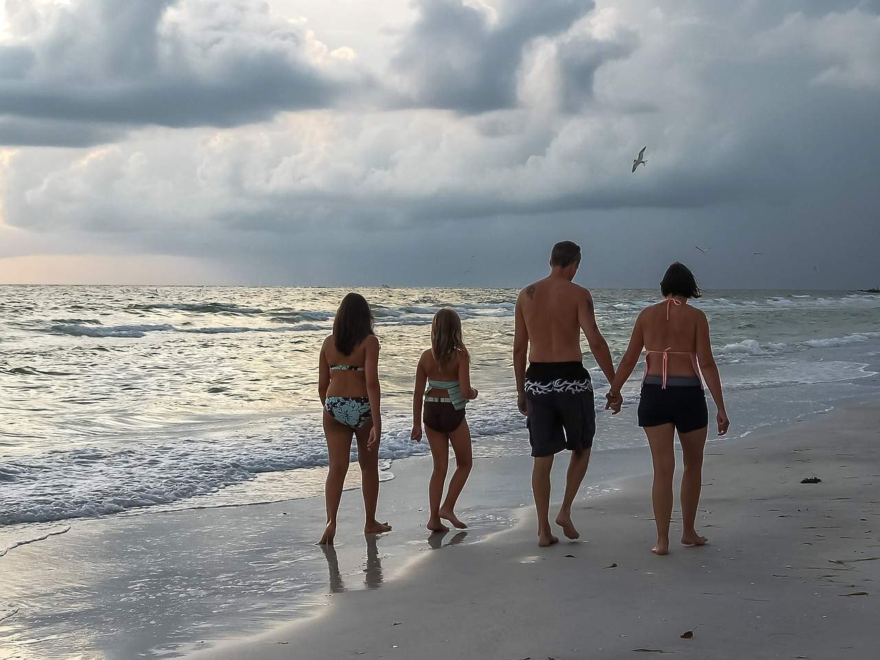 family, beach, vacation-901011.jpg